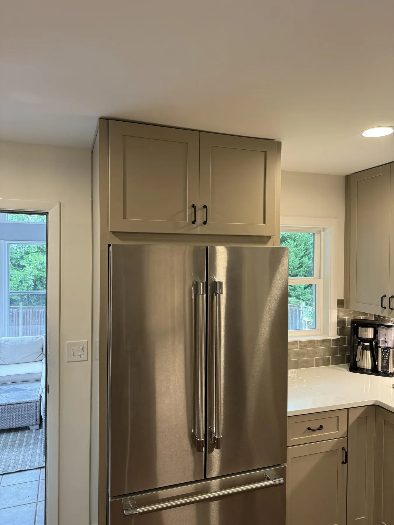 Tall cabinet run around the refrigerator